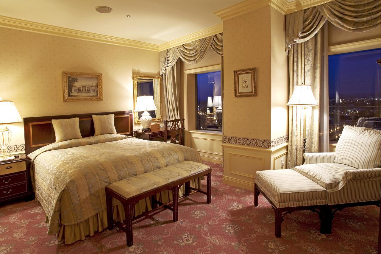 Omo7 Asahikawa By Hoshino Resorts Esterno foto A bedroom at the Four Seasons Hotel in Washington, D.C.