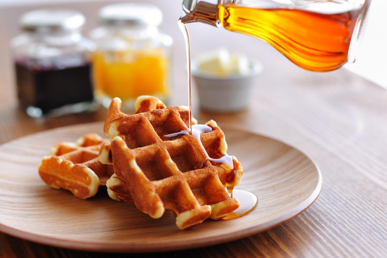 Omo7 Asahikawa By Hoshino Resorts Esterno foto Maple syrup being poured on a stack of waffles