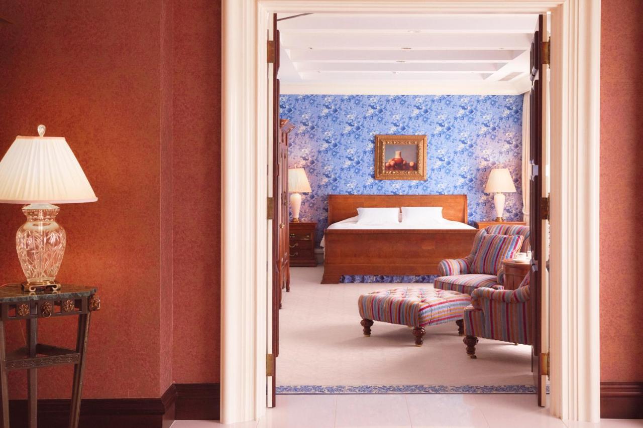 Omo7 Asahikawa By Hoshino Resorts Esterno foto A suite at the Four Seasons Hotel, Hong Kong