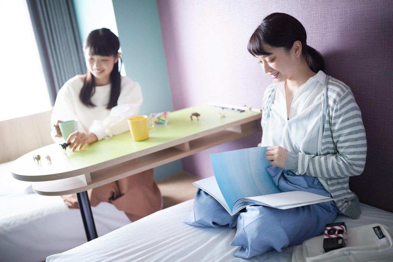 Omo7 Asahikawa By Hoshino Resorts Esterno foto Students studying in the dormitory