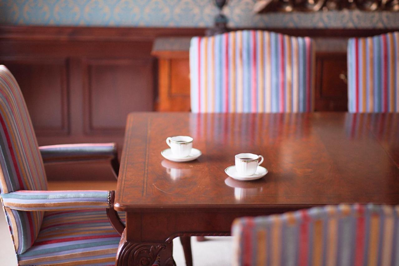 Omo7 Asahikawa By Hoshino Resorts Esterno foto A table at a café